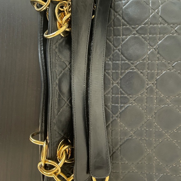 CHRISTIAN DIOR
Quilted Cannage Large Chain Tote - Picture 11 of 15